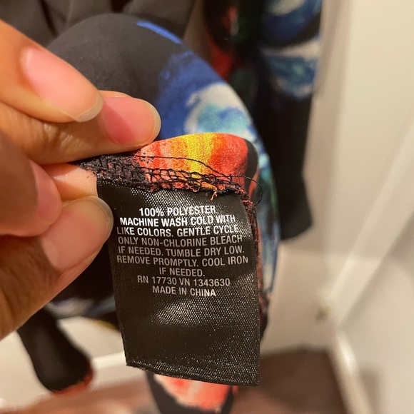 Mission Black Vivid Floral Print Button Down Size Medium - Picture 8 of 11